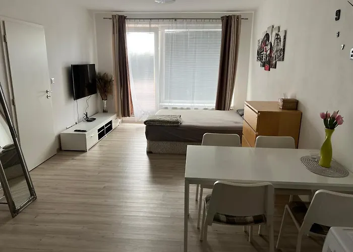 Beautiful 2 Bedroom Apartment