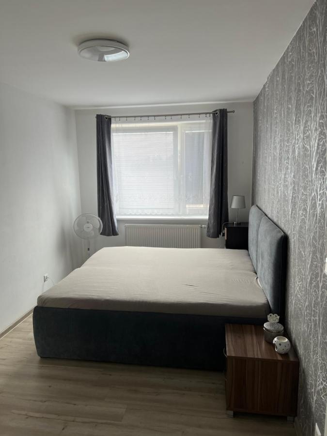 Beautiful 2 Bedroom Простєйов
