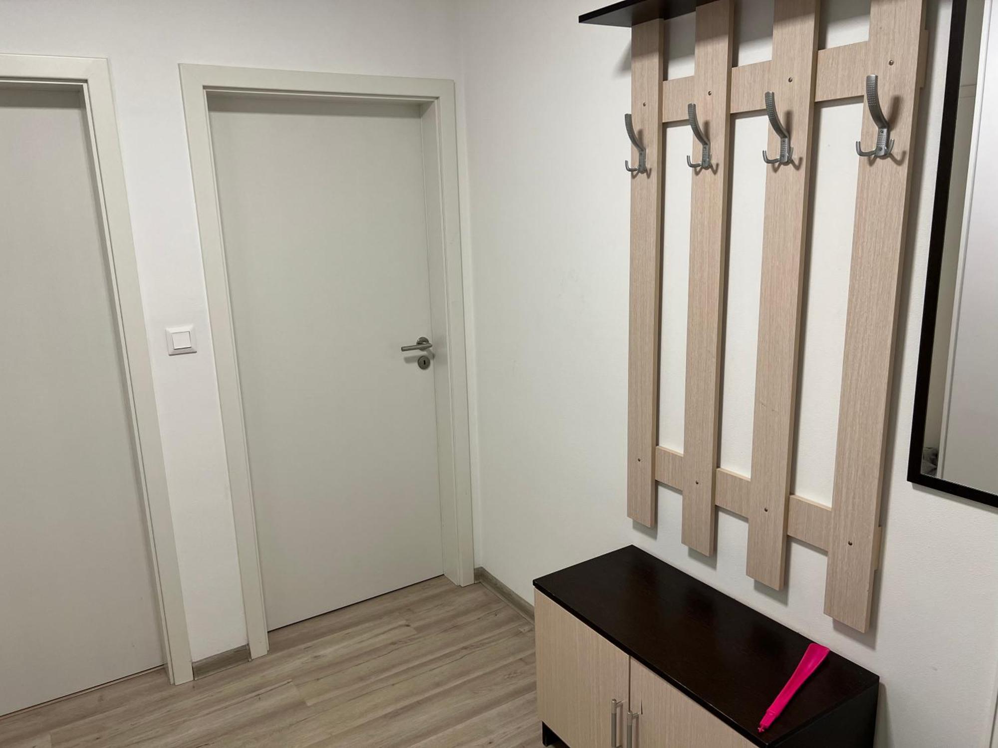 Beautiful 2 Bedroom *